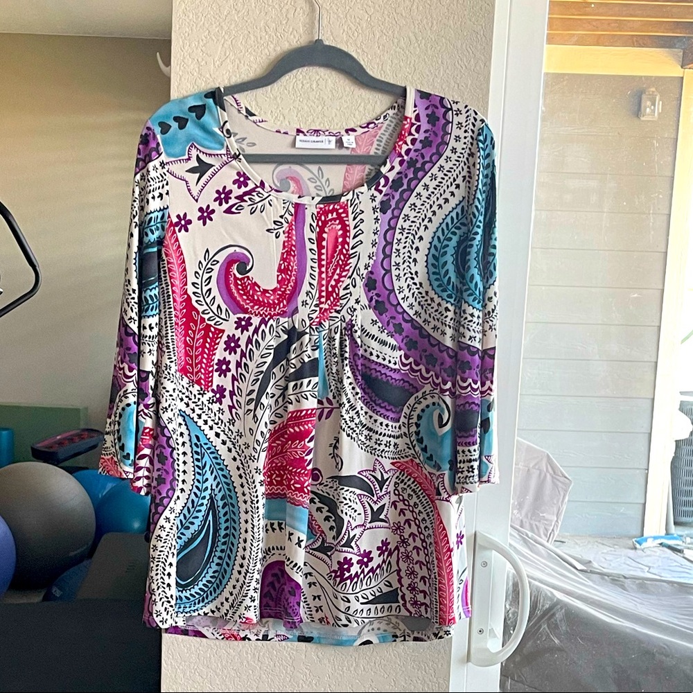 Susan Graver Paisley round neck quarter length sleeves top. Size M